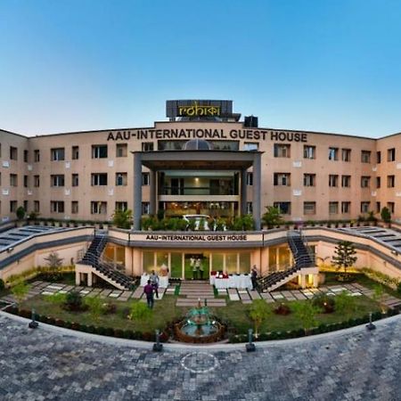 Rohika Aau-Igh Hotel Guwahati Bagian luar foto