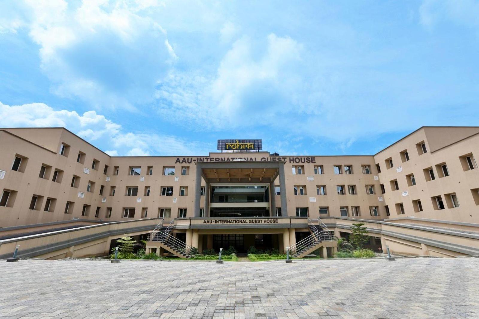 Rohika Aau-Igh Hotel Guwahati Bagian luar foto