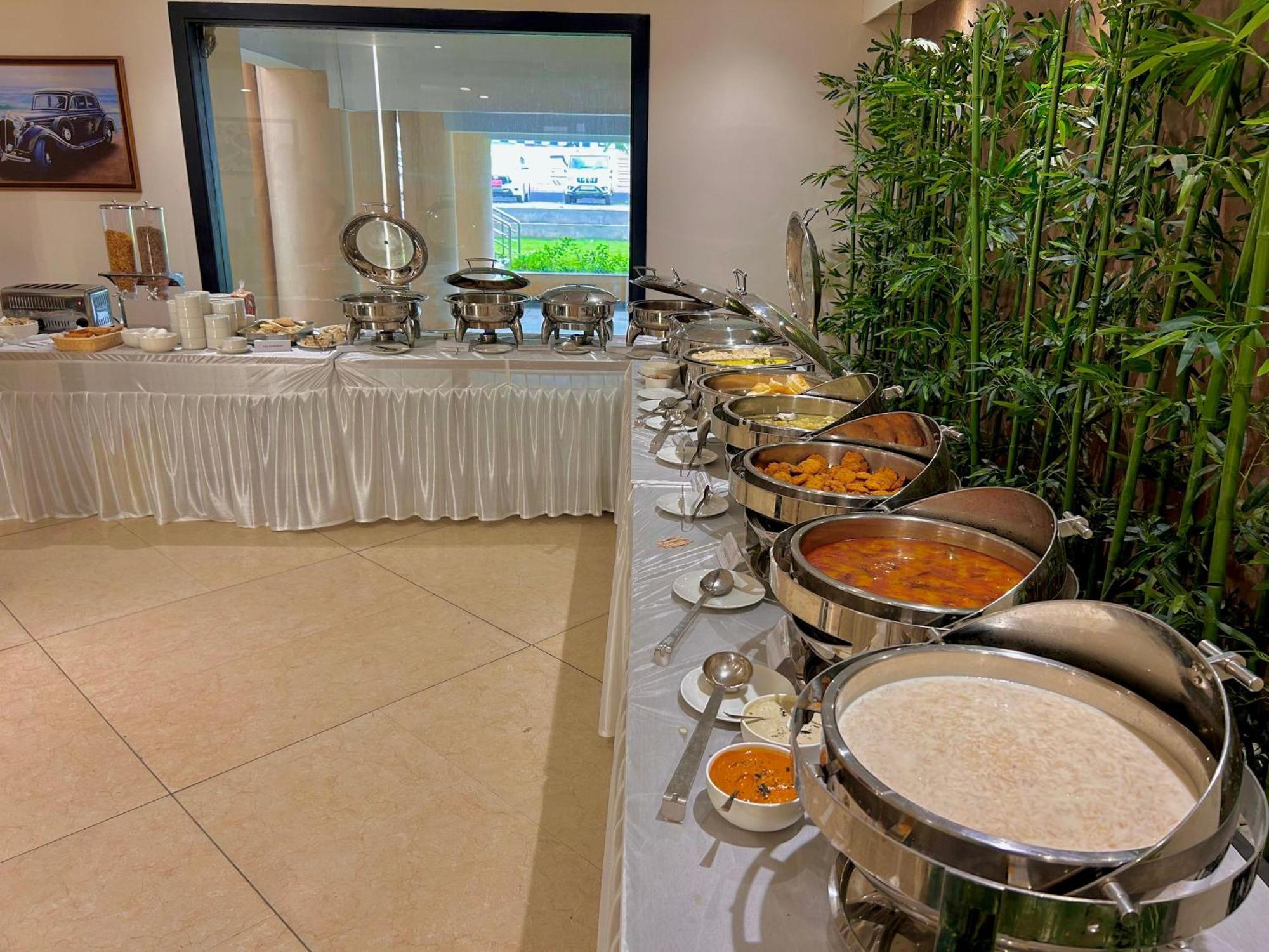 Rohika Aau-Igh Hotel Guwahati Bagian luar foto
