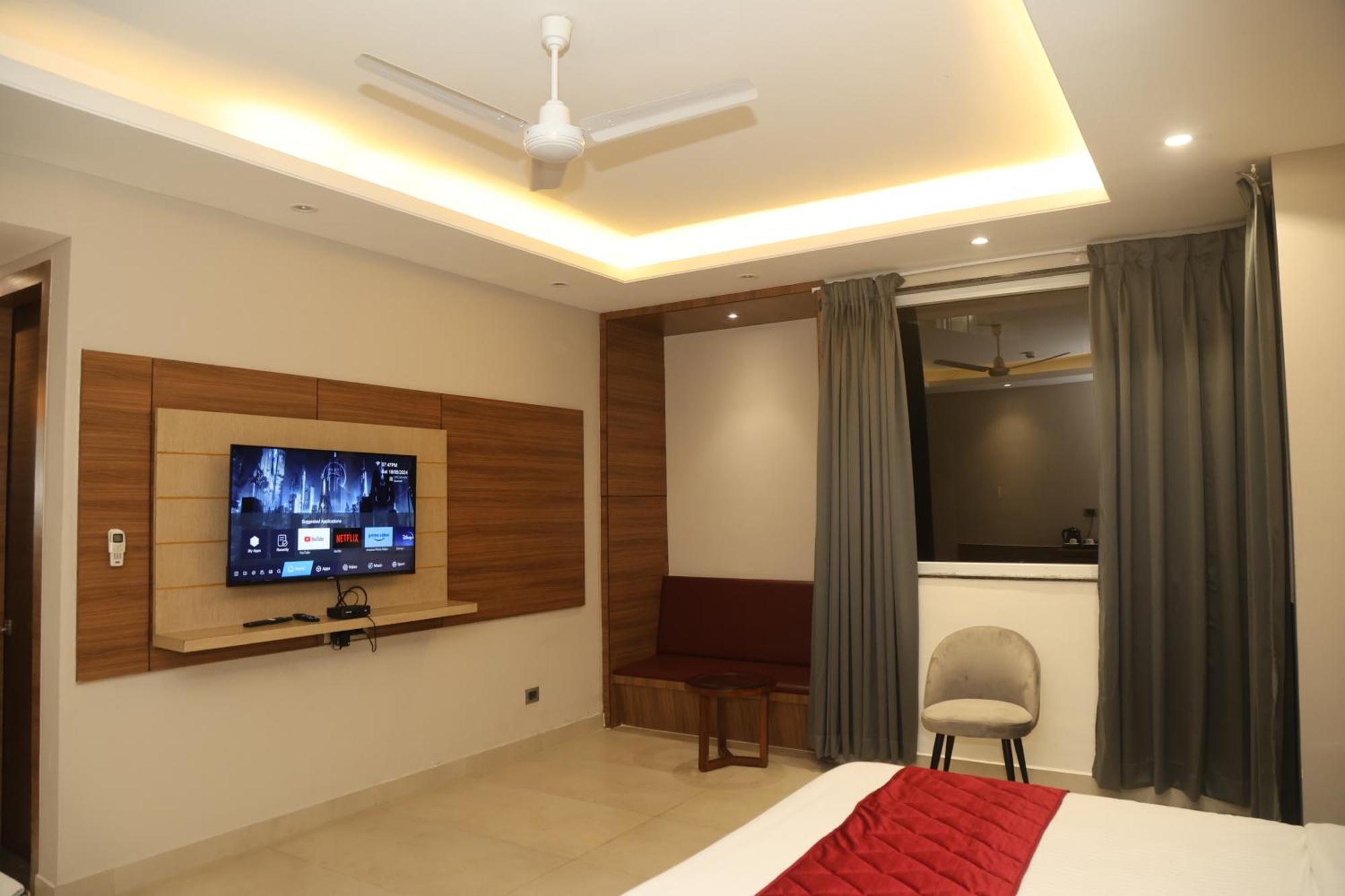 Rohika Aau-Igh Hotel Guwahati Bagian luar foto