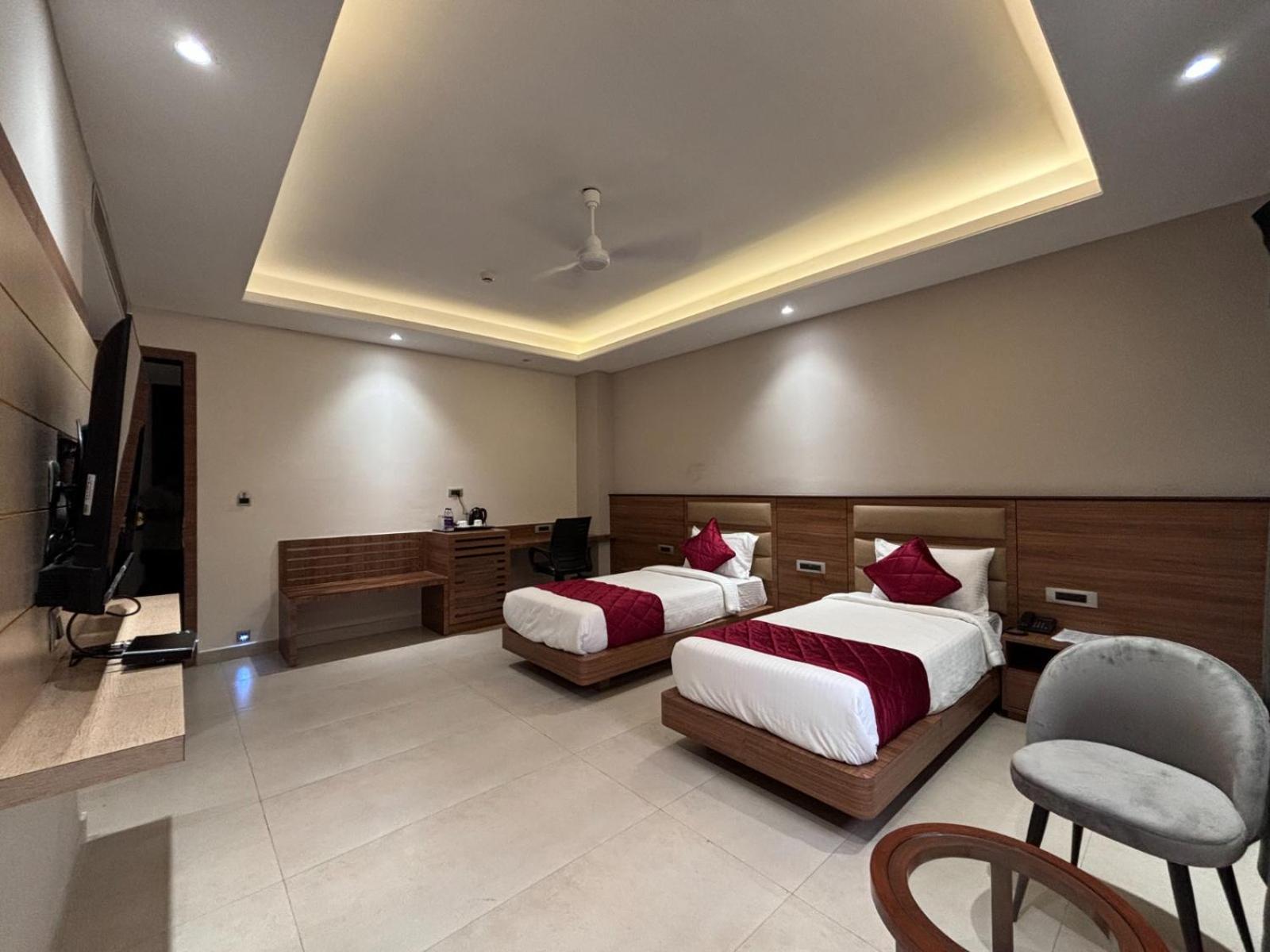 Rohika Aau-Igh Hotel Guwahati Bagian luar foto