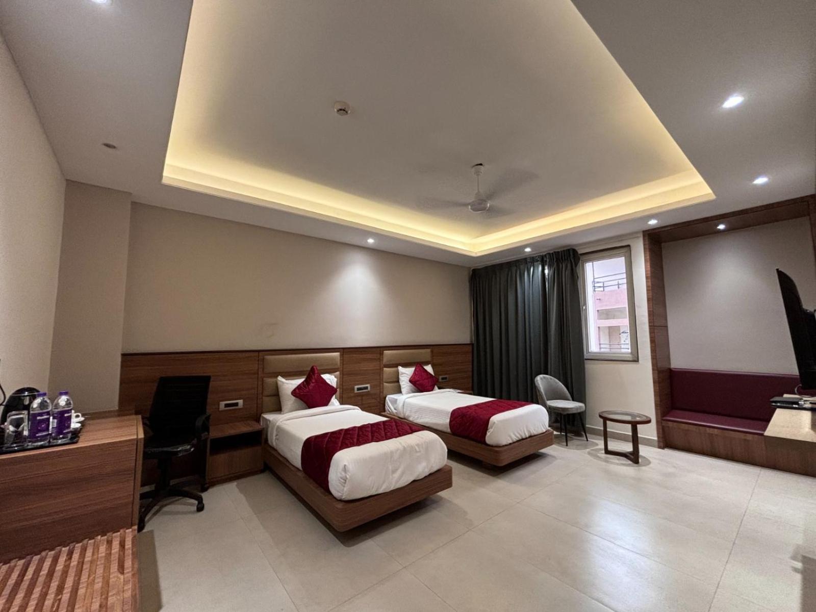 Rohika Aau-Igh Hotel Guwahati Bagian luar foto