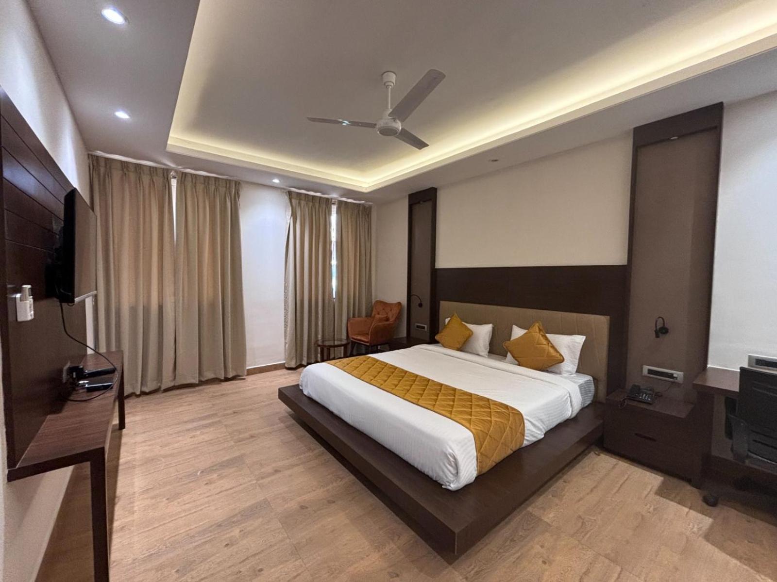 Rohika Aau-Igh Hotel Guwahati Bagian luar foto