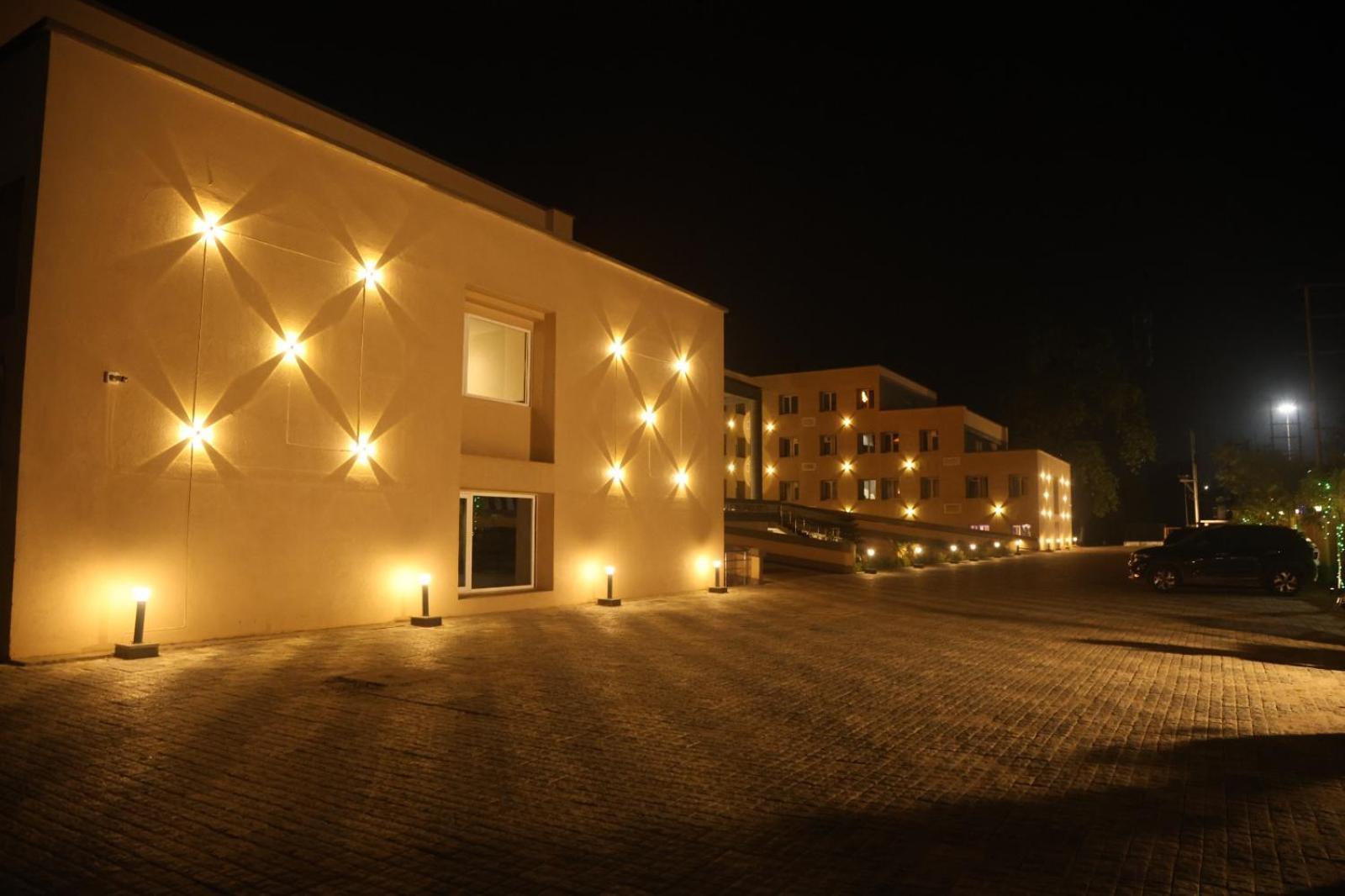 Rohika Aau-Igh Hotel Guwahati Bagian luar foto