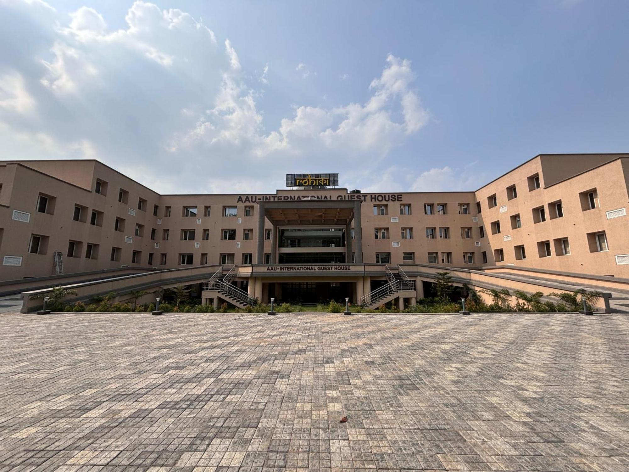 Rohika Aau-Igh Hotel Guwahati Bagian luar foto