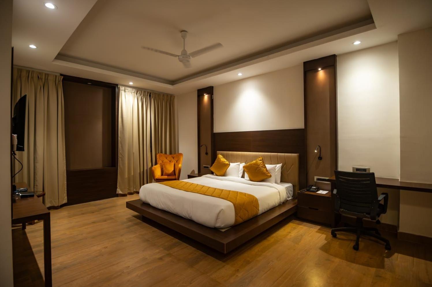 Rohika Aau-Igh Hotel Guwahati Bagian luar foto